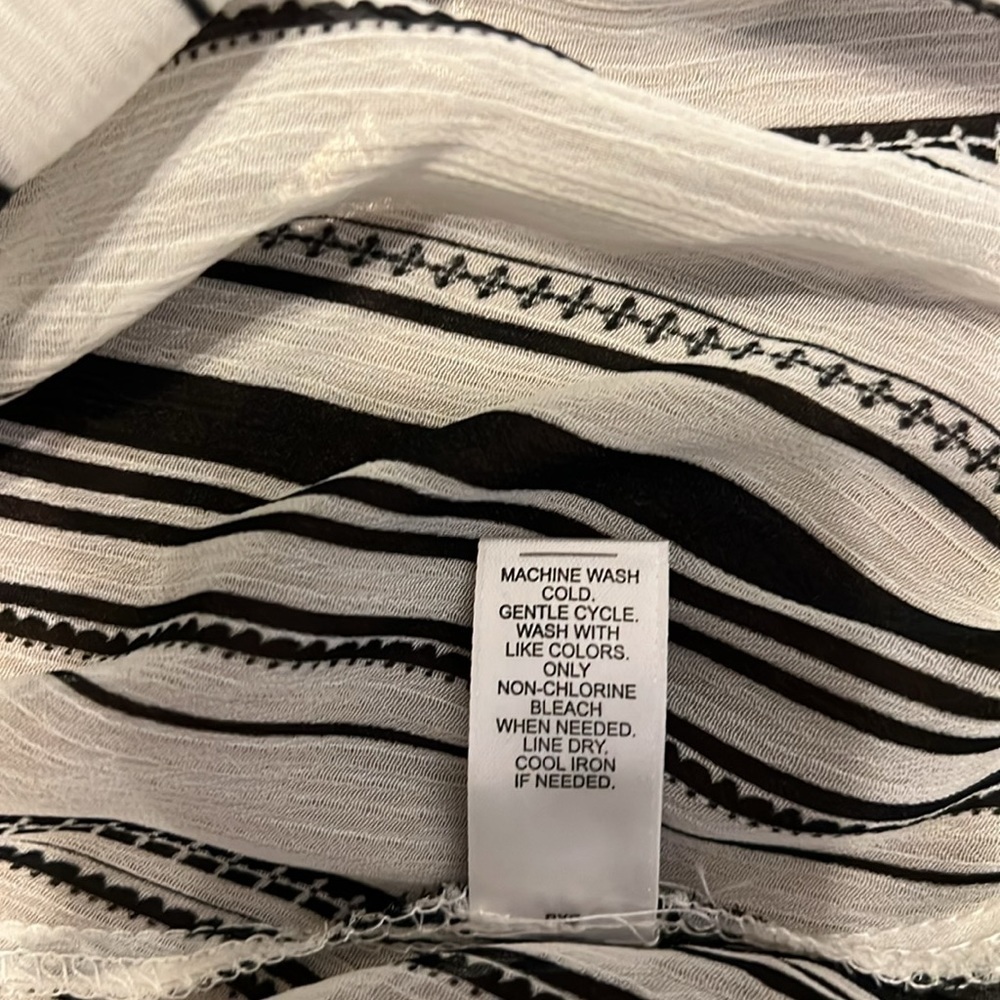 Cato Plus Size Lightweight Sheer Duster, Sz. 14/16W. - Picture 10 of 10